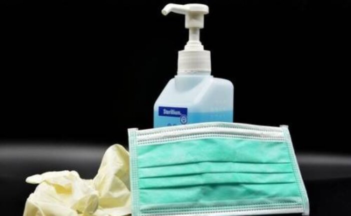 Эксперты назвали мытье продуктов от коронавируса контрпродуктивным «театром гигиены»