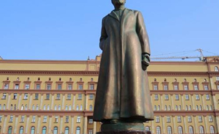 Коммунисты подадут в ФСБ заявление на людей, сносивших памятник Дзержинскому