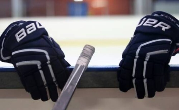 Российские хоккеисты проиграли канадцам в финале ЮЧМ и расплакались