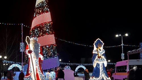 В башкирской Агидели новогоднюю елку превратили в летний арт-объект