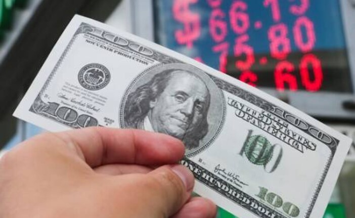 Предсказавший доллар по 100 рублей аналитик объяснил свой прогноз