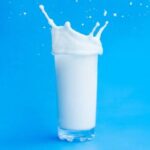 Регулярное употребление молока не повышает холестерин — крупнейшее исследование