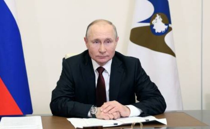 Лишь Россия передает технологии по производству вакцин, заявил Путин
