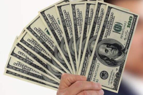 Эксперт оценил вероятность прекращения хождения доллара в стране