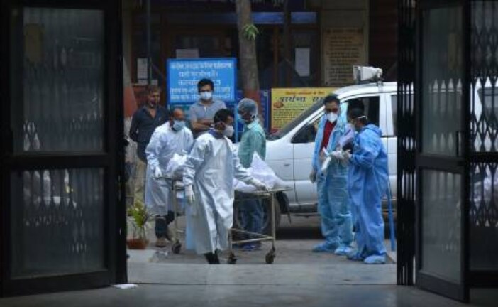 В Индии за сутки выявили более 400 тысяч случаев заражения коронавирусом