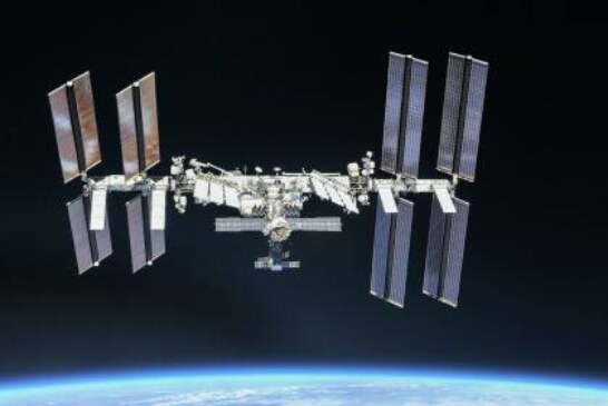 Российский космонавт развернул копию Знамени Победы на МКС