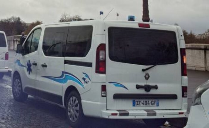 СМИ: неизвестный напал на полицейского возле французского Нанта