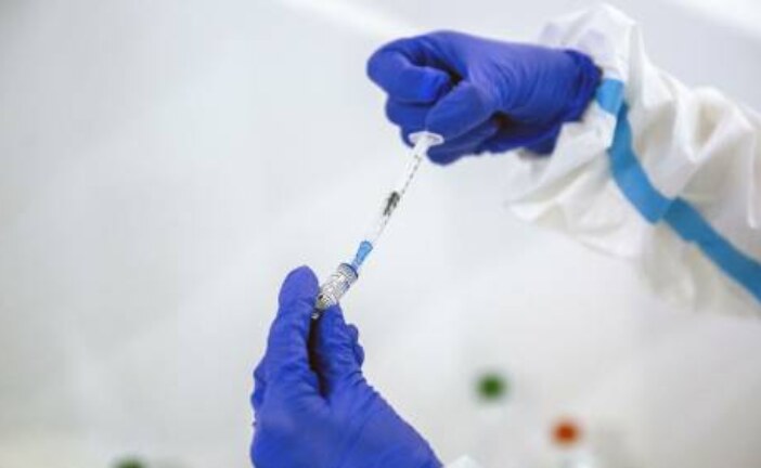 Путин призвал не снижать темпы вакцинации в регионах