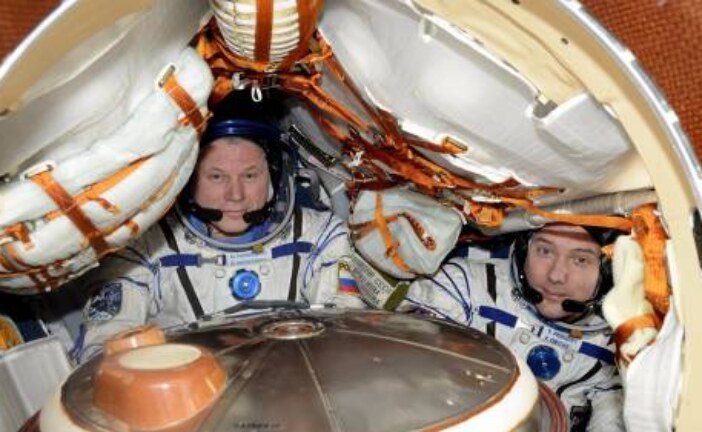 Космонавт нашел утечку в скафандре перед выходом в открытый космос