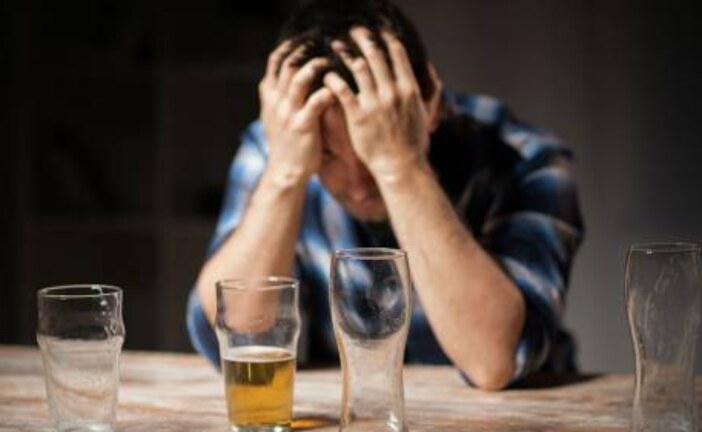 Нарколог рассказал, могут ли переболевшие COVID-19 пить алкоголь