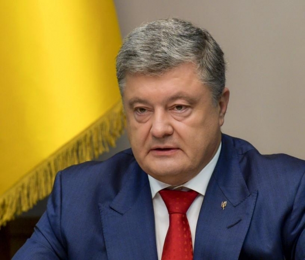 Партия Петра Порошенко потребовала выселить Владимира Зеленского из президентской резиденции