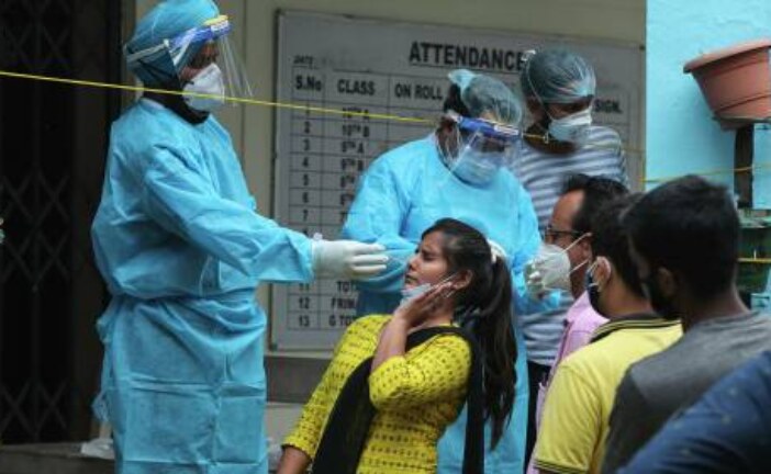 Индийский политик заявил, что коронавирус, как и люди, имеет право жить