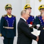 Путин удивился мизерной зарплате тракториста