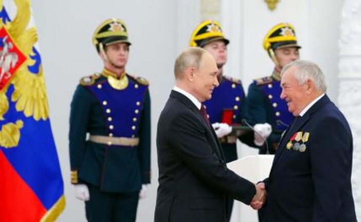 Путин удивился мизерной зарплате тракториста