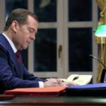 Медведев рассказал, что недавно обсуждал с Путиным ряд инициатив ЕР
