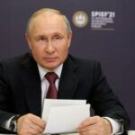 Путин назвал абсурдными запреты за закупку действенных вакцин от COVID-19