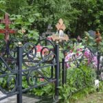 В Подмосковье задержаны серийные кладбищенские вандалы: ломали ограды и памятники