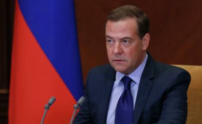 «Единая Россия» не закончит деятельность как КПСС, заявил Медведев