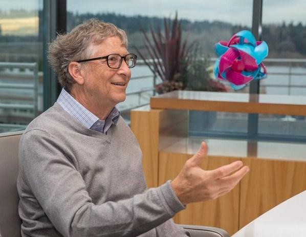 Экс-сотрудник Билла Гейтса рассказал о появлении догадок об его изменах жене