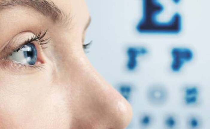 Вернуть зрение можно в любом возрасте: офтальмолог развеял основные предрассудки