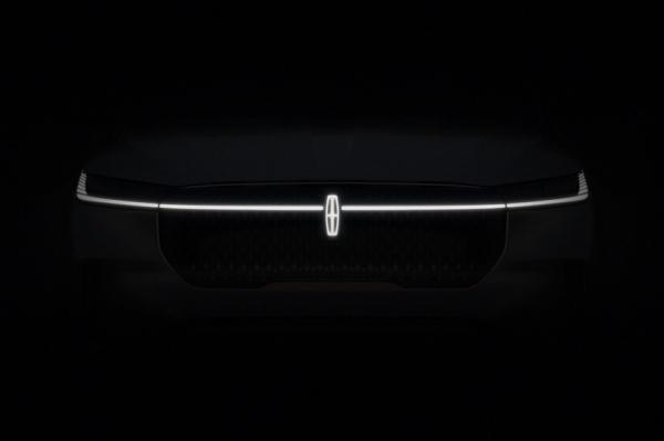 Lincoln готовится показать свой первый «батарейный» автомобиль: новинка засветила оптику