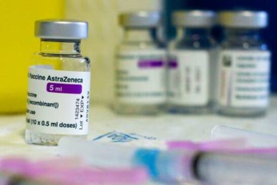 Ученые признали побочные эффекты вакцины AstraZeneca