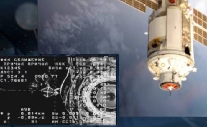 Российские космонавты начали обживать модуль «Наука»