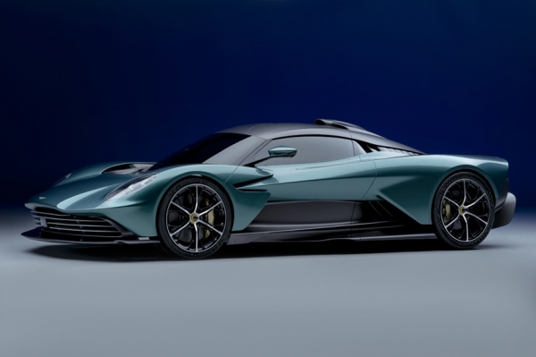 Aston Martin рассекретил суперкар Valhalla: 950-сильная установка и 2,5 секунды до «сотни»