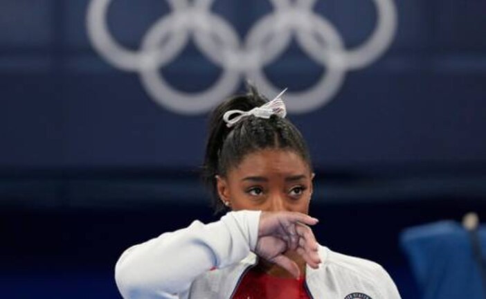 Отказавшуюся от олимпийских соревнований американскую гимнастку Байлз ловили на приеме препаратов