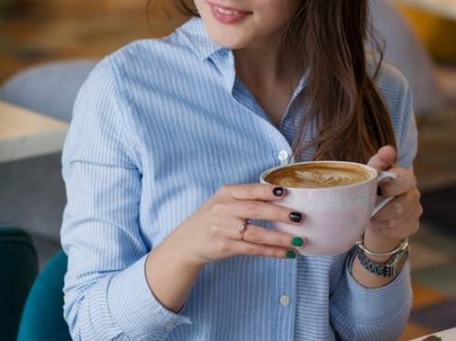 Исследование объяснило воздействие кофе и чая на коронавирус