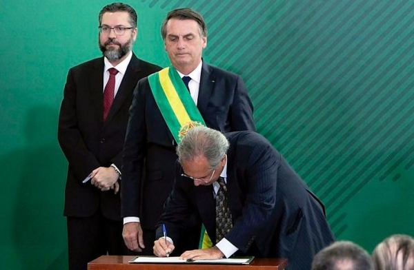 Президент Бразилии Жаир Болсонару страдает от хронической икоты