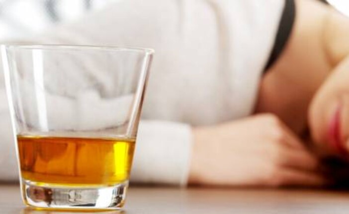 Неврологи предложили уникальный метод терапии алкогольной зависимости
