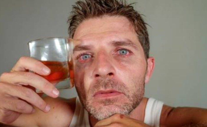 Алкоголь притупляет у мужчин способность распознавать эмоции