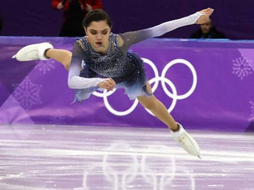Медведева объяснила проигрыш Загитовой на Олимпиаде: доверилась тренерам