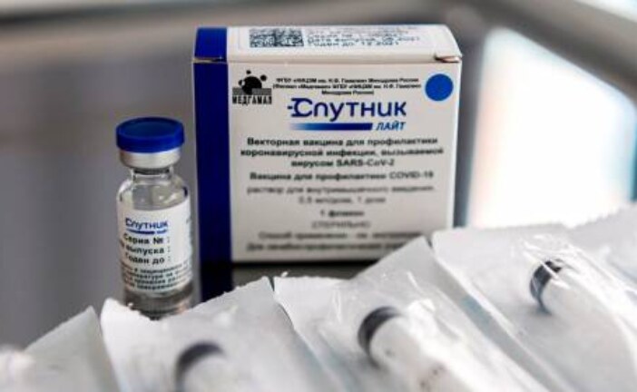 Эффективность вакцины «Спутник Лайт» оценили в 93,5%