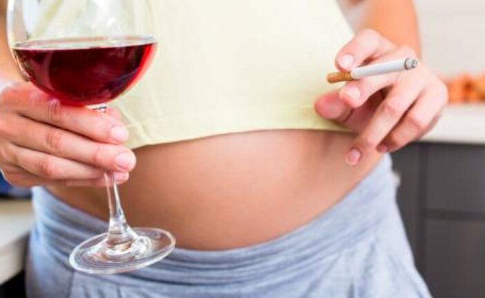 Выпивка и курение во время беременности почти в 3 раза повышает риск мертворождения