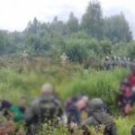 Появилось видео потасовки литовских пограничников с мигрантами