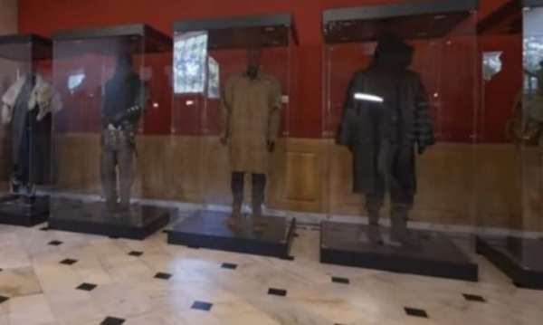 Музей костюмов, личная ванная и винный погреб. Как выглядит дом Jah Khalib за 36 миллионов | StarHit.ru