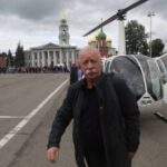 Леонид Якубович прилетел на голубом вертолете и раздал 500 эскимо