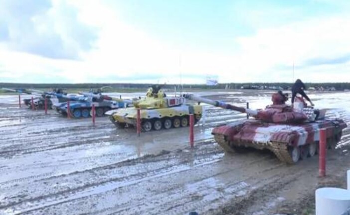 Российские танкисты победили в эстафете танкового биатлона