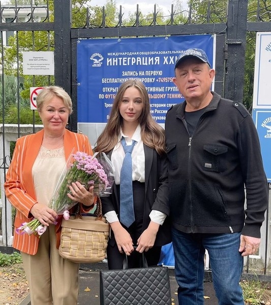 Бородина, Волочкова, Лазарев, Пересильд и другие звезды отвели детей в школу — фото | StarHit.ru