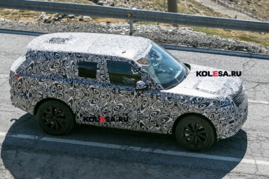 У Range Rover нового поколения будет ещё одна гибридная версия: внедорожник проехался на камеру