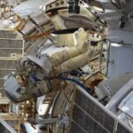 Космонавт Новицкий выбросил «укладку с мусором» в открытый космос