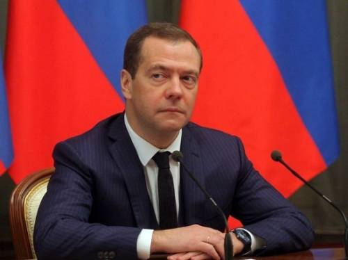 К встрече с президентом Дмитрий Медведев перестал сильно кашлять и загорел