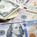 Экономист Николаев посоветовал россиянам покупать доллары в ноябре