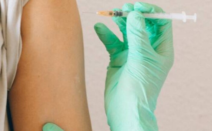 Ученых удивило ослабление эффективности вакцинации от коронавируса
