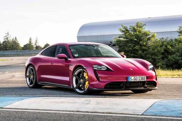 Триумф электричества: Porsche Taycan обогнал по продажам культовую модель 911
