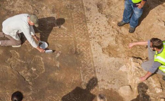 Обнаруженная в Англии древнеримская мозаика удивила археологов