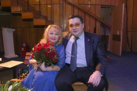 45-летний сын Натальи Гвоздиковой живет с мамой и водит женщин во время ее командировок | StarHit.ru