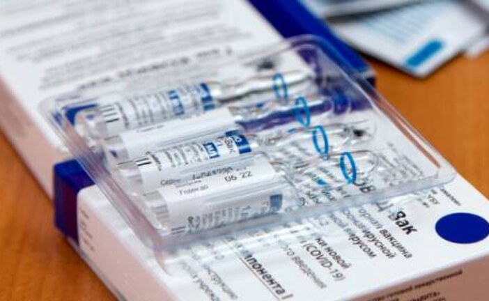 В России зарегистрировали первую вакцину от COVID-19 для подростков